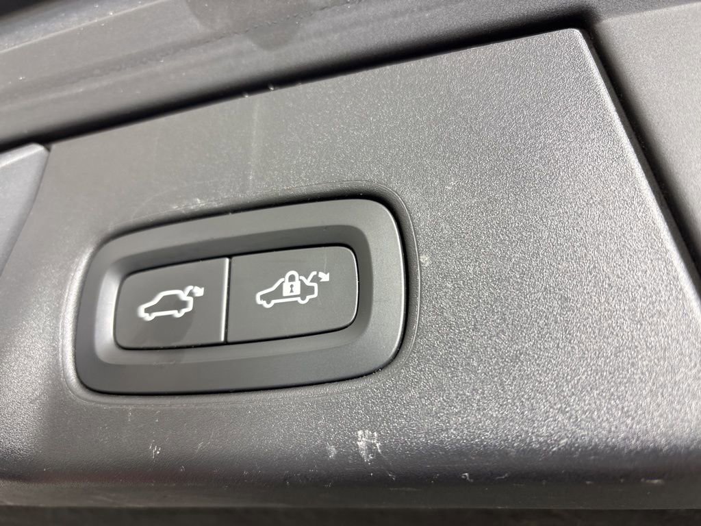 Used 2018 Volvo V90 T6 Cross Country w/ Convenience Package image 18