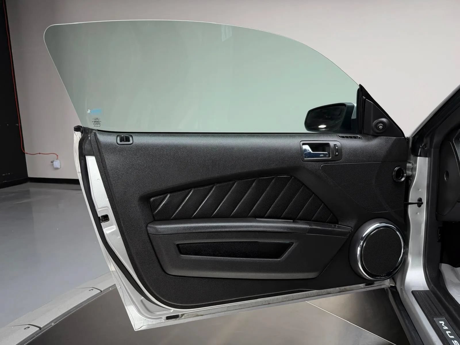 Used 2010 Ford Mustang GT RWD image 17