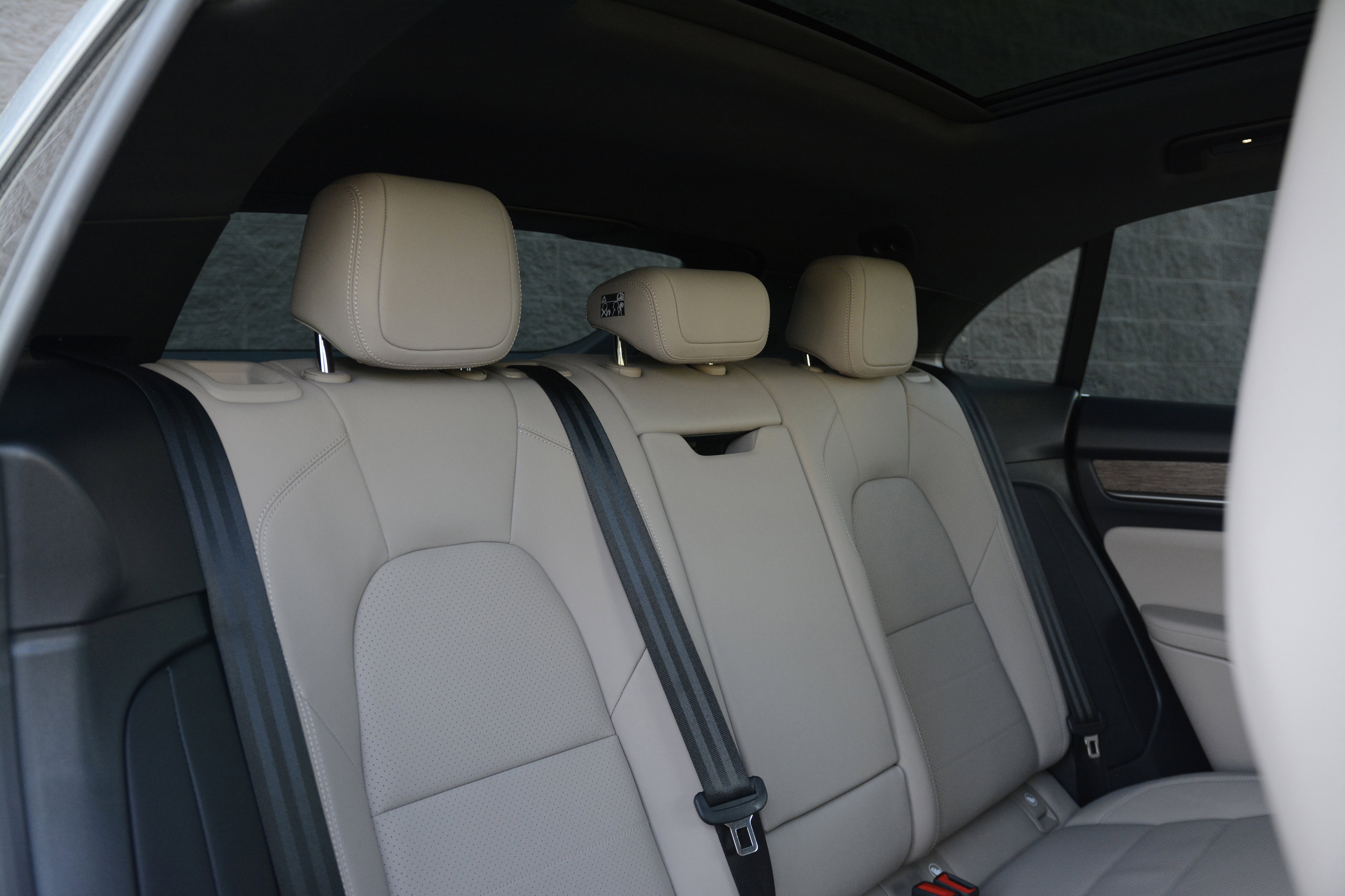 Certified 2025 Porsche Macan 4S Electric image 36