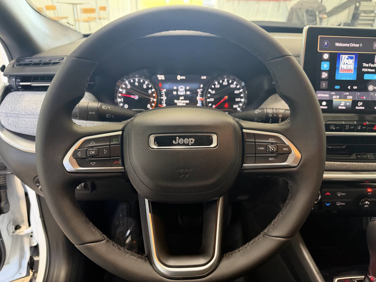 Used 2024 Jeep Compass Latitude AWD/4WD image 19