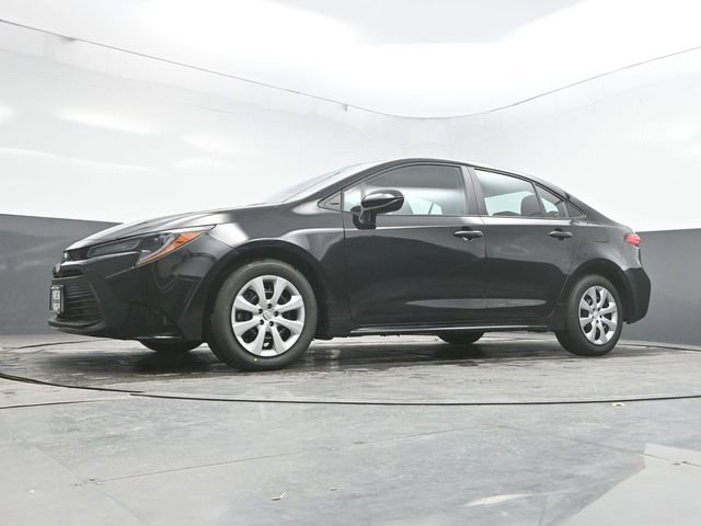 Used 2025 Toyota Corolla LE FWD image 19