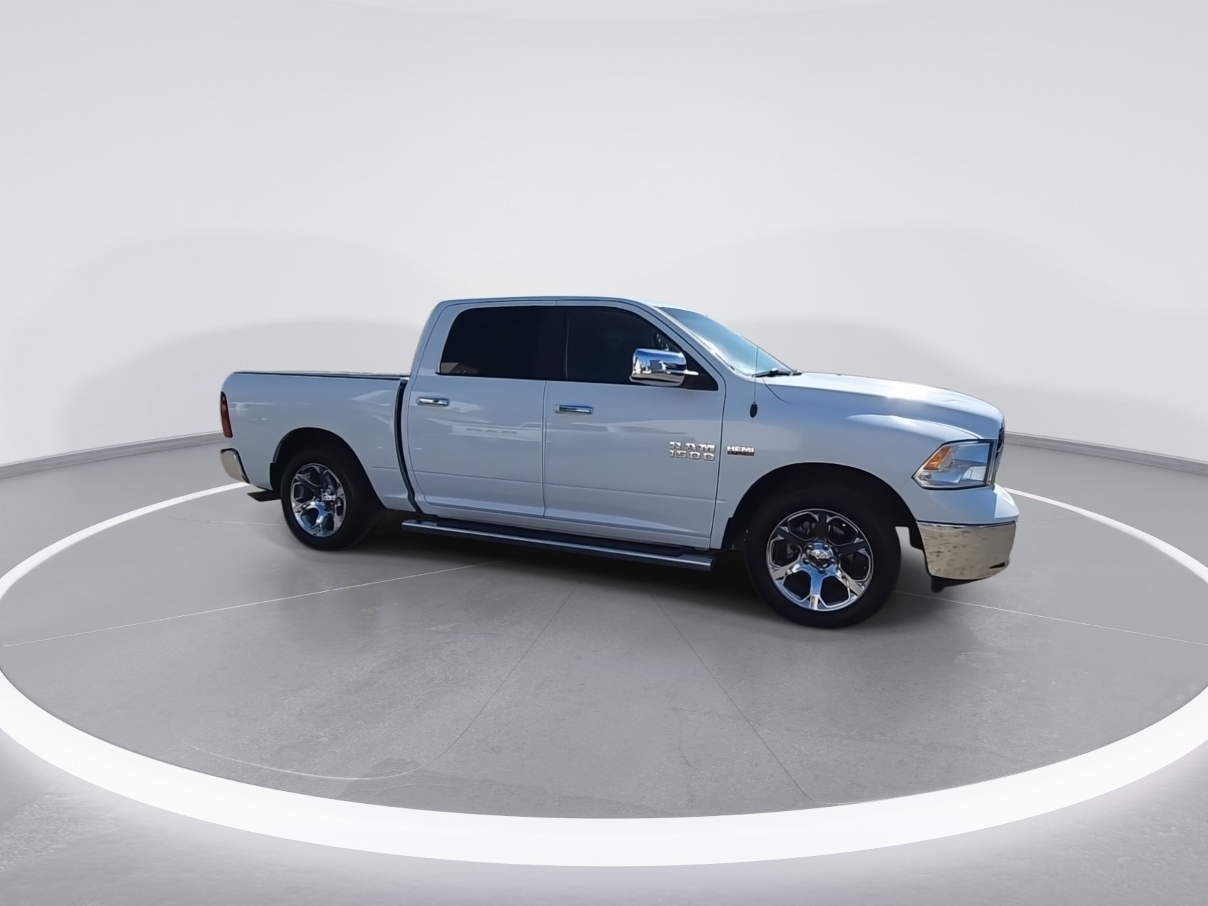 Used 2017 RAM 1500 Classic SLT RWD image 9