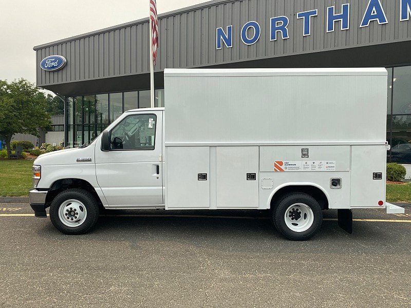 New 2027 Ford E-350 and Econoline 350 Super Duty w/ Power Equipment Group RWD image 3