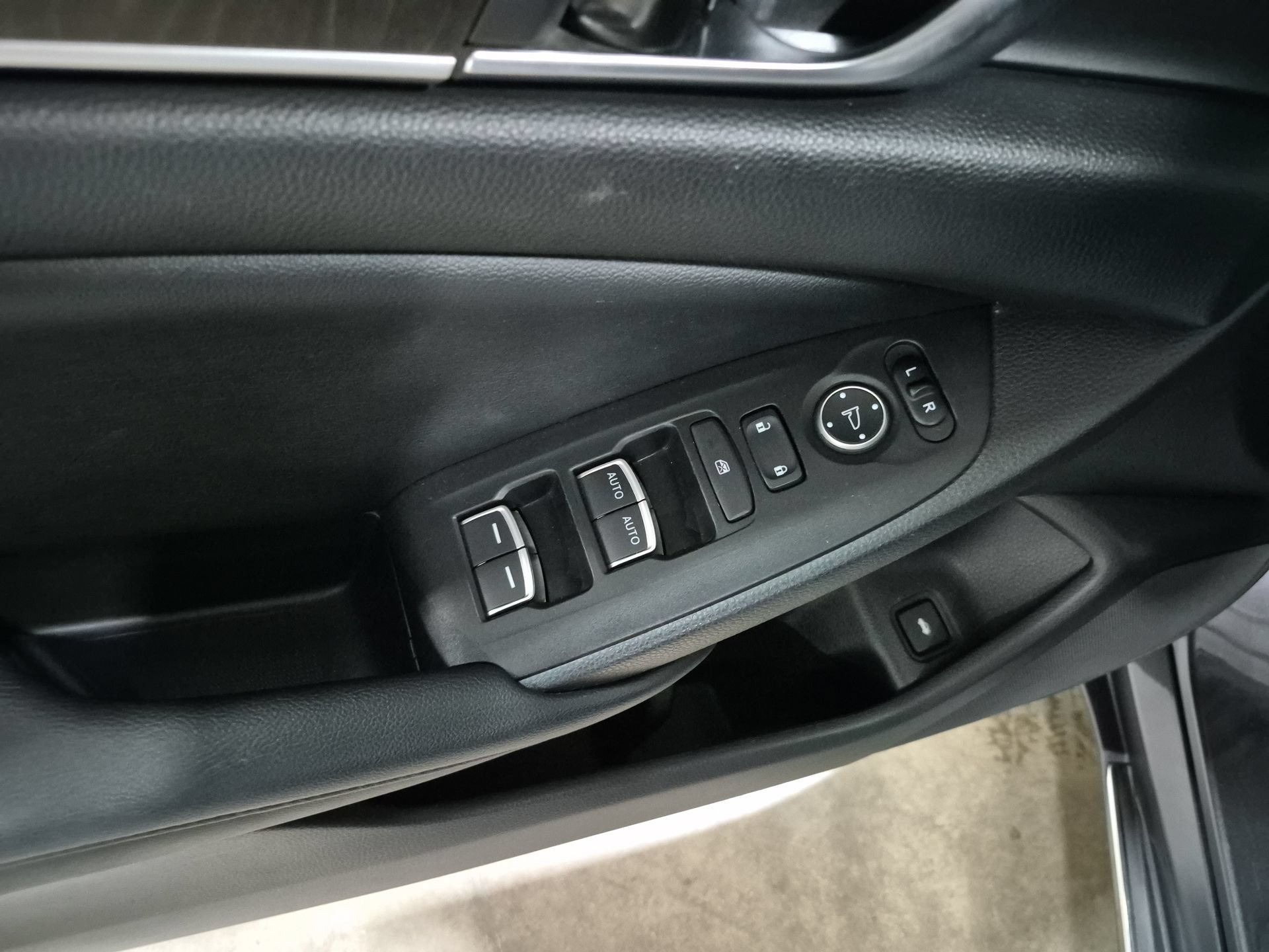 Used 2021 Honda Accord EX image 24