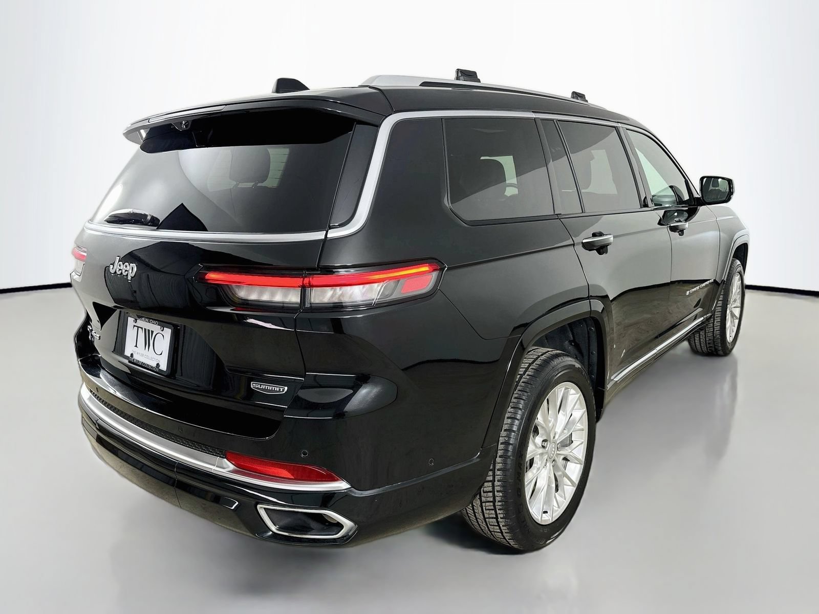 Used 2021 Jeep Grand Cherokee L Summit w/ Advanced Protech Group IV AWD/4WD image 5