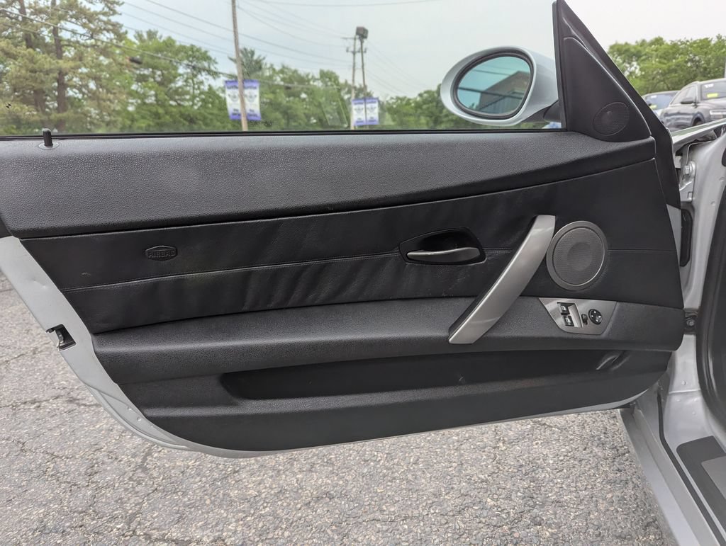 Used 2004 BMW Z4 3.0i RWD image 11