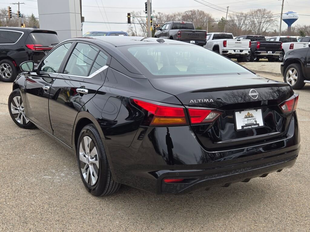 Used 2025 Nissan Altima 2.5 S image 11