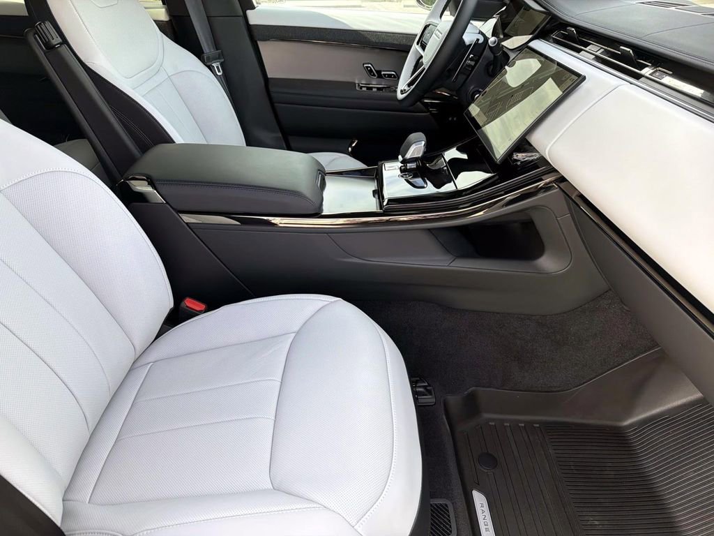 New 2026 Land Rover Range Rover Sport Dynamic SE AWD/4WD image 9