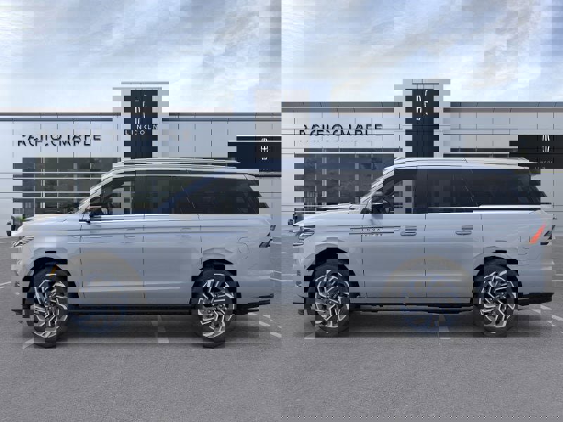 New 2026 Lincoln Navigator L Reserve image 3