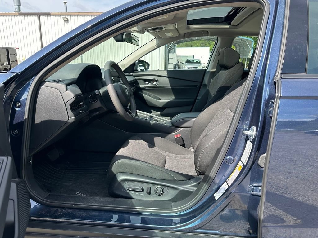 Used 2025 Honda Accord SE image 12