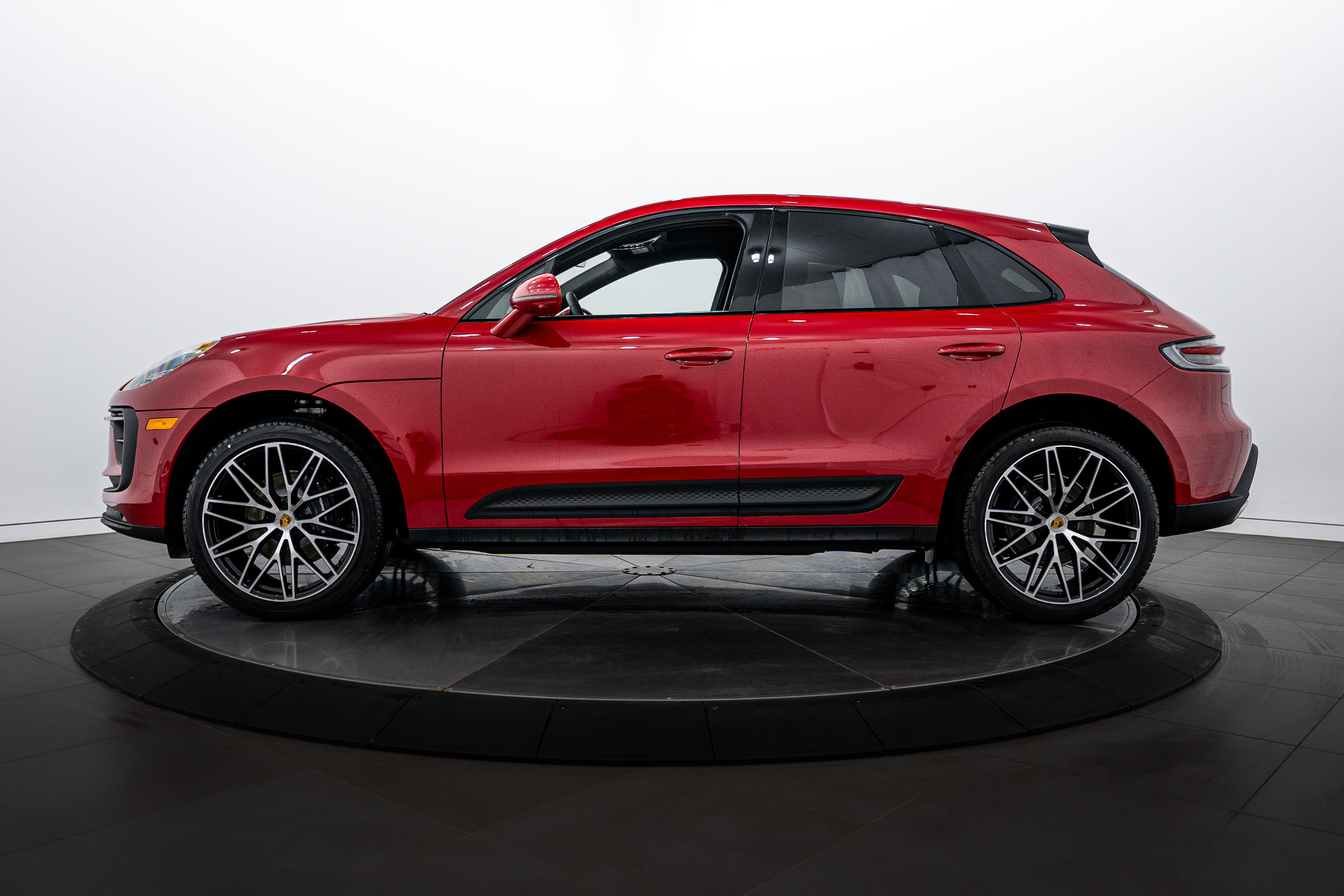 New 2026 Porsche Macan image 2