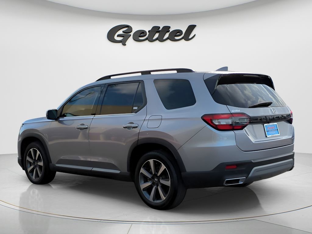 Used 2024 Honda Pilot Touring image 6