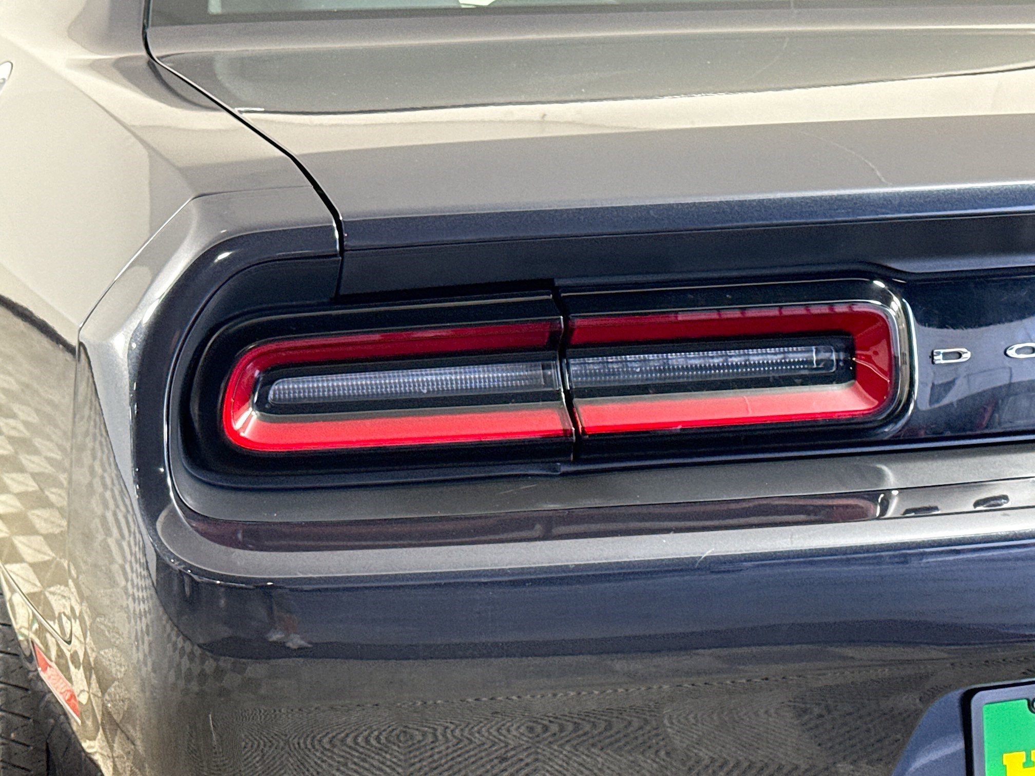 Used 2016 Dodge Challenger SXT image 33