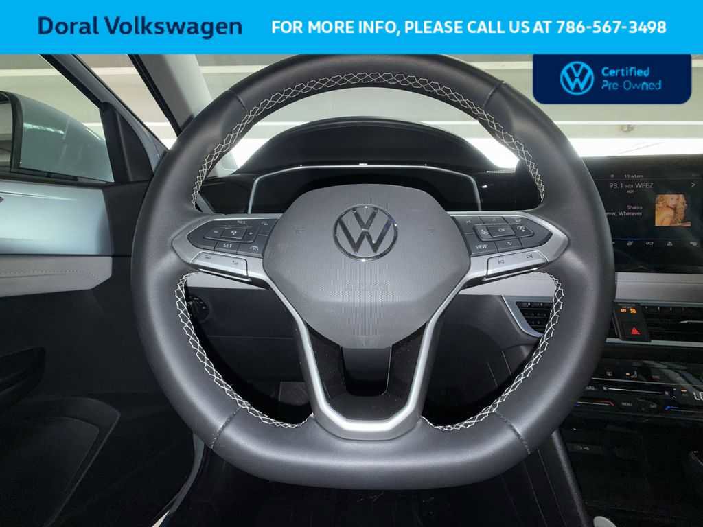 Used 2025 Volkswagen Taos SE FWD image 15