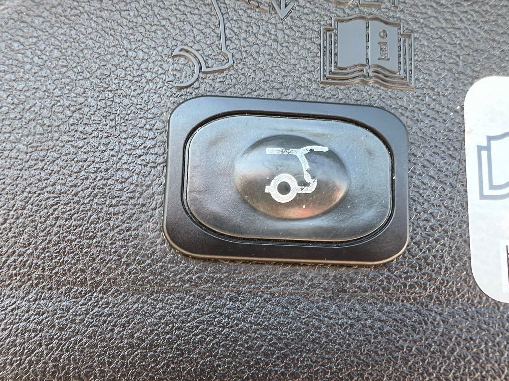 Used 2018 Ford Escape Titanium FWD image 18