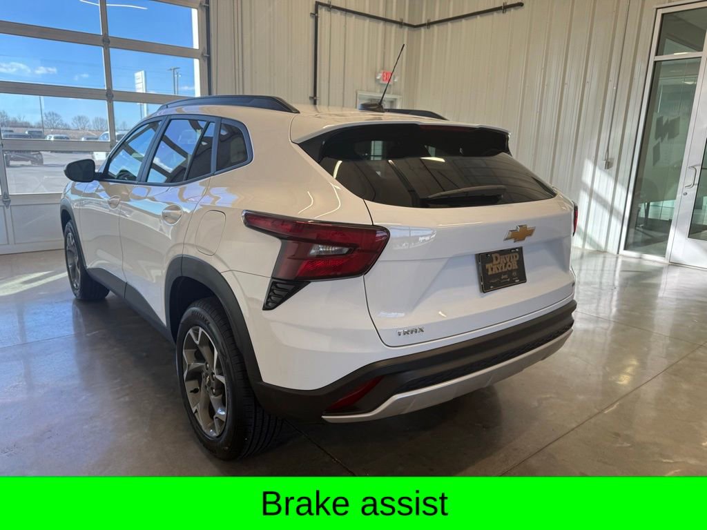 Used 2025 Chevrolet Trax LT image 8