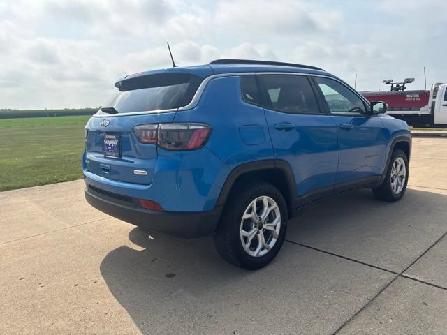 Used 2025 Jeep Compass Latitude AWD/4WD image 9