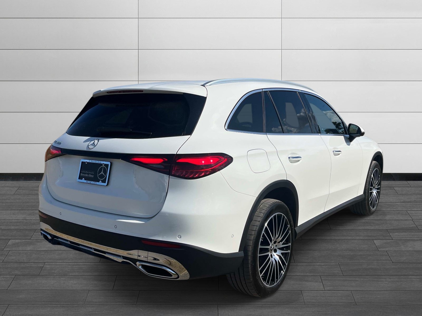Certified 2025 Mercedes-Benz GLC 300 image 3