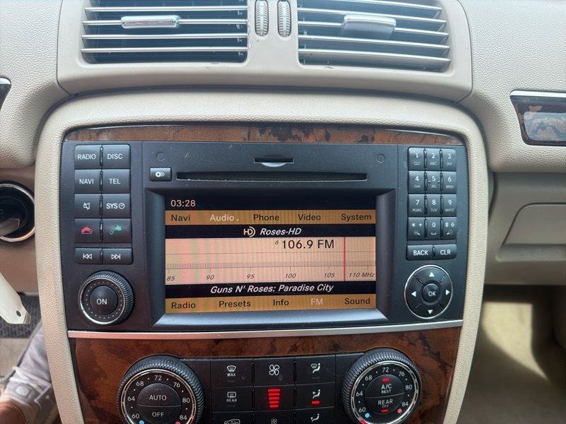 Used 2011 Mercedes-Benz R 350 4MATIC image 35