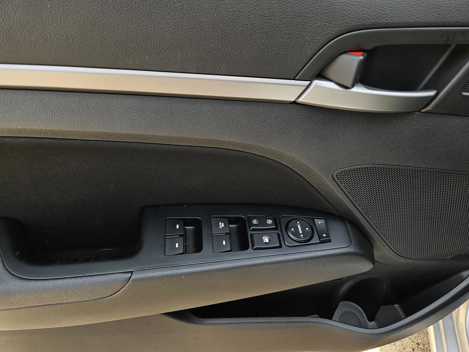 Used 2018 Hyundai Elantra Value Edition w/ Cargo Package image 16