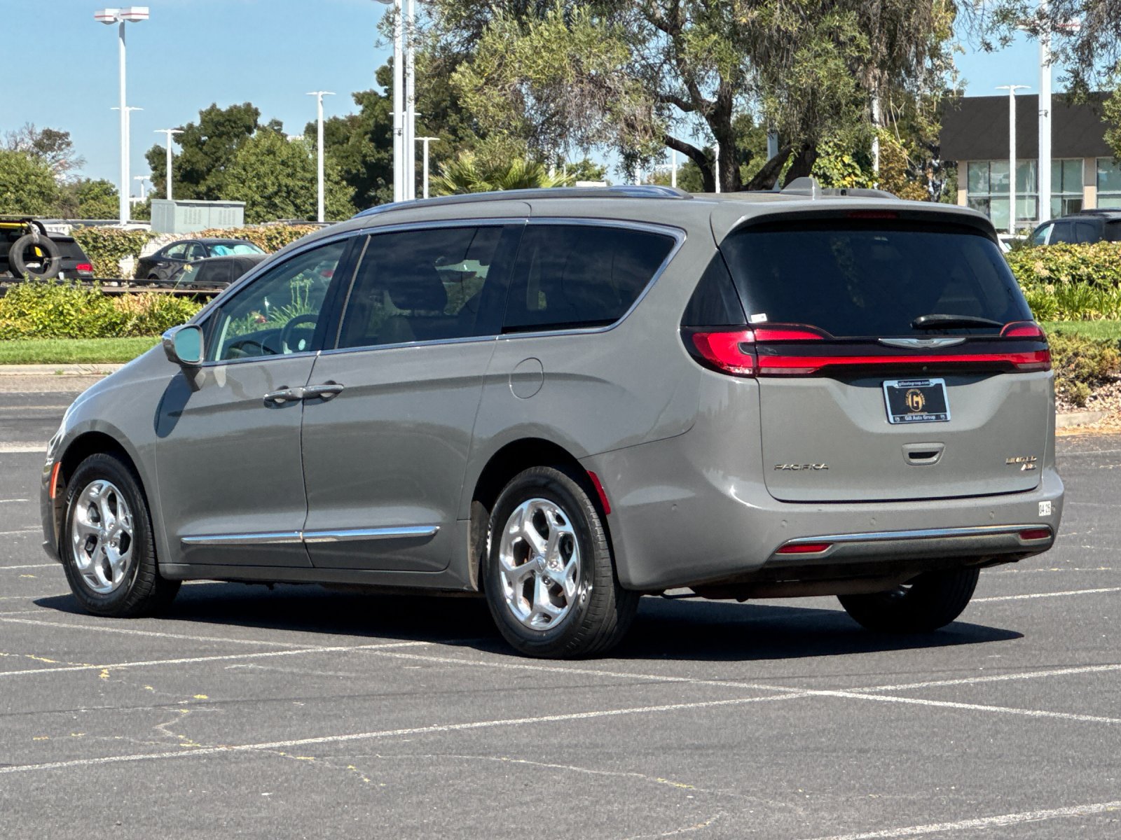 Used 2021 Chrysler Pacifica Limited w/ Premium & Safety Sphere Group AWD/4WD image 6