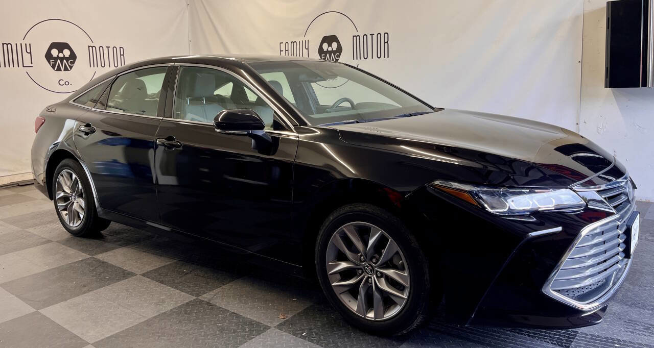Used 2019 Toyota Avalon XLE w/ Moonroof Package image 8