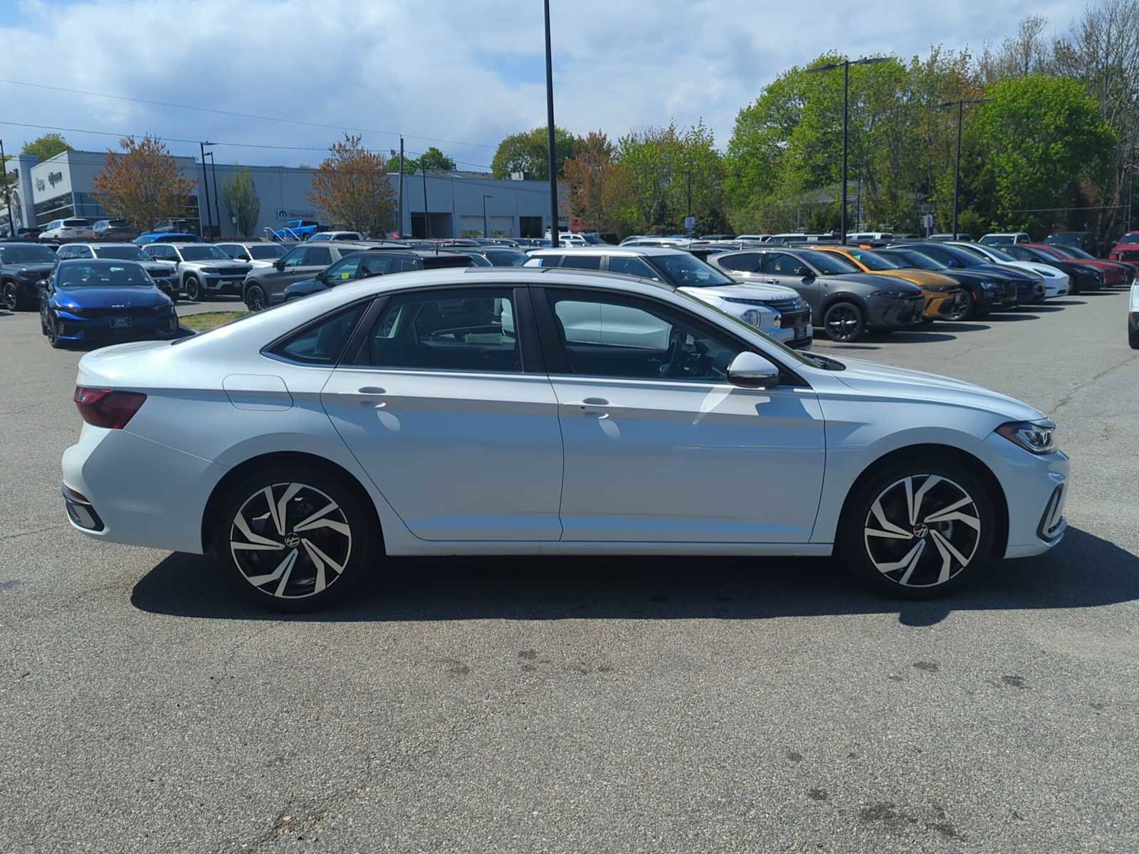 Used 2025 Volkswagen Jetta SEL FWD image 7