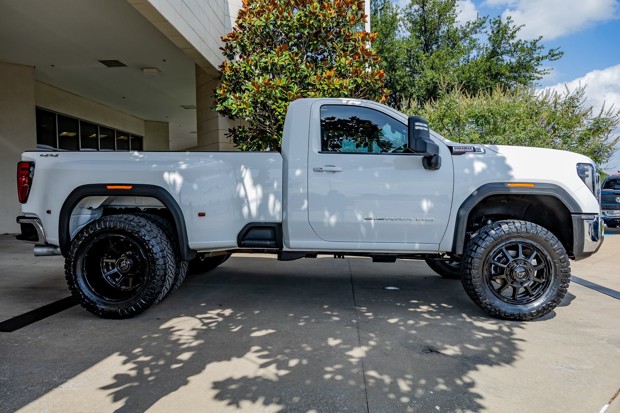 Used 2024 GMC Sierra 3500 SLE w/ SLE Convenience Package AWD/4WD image 11