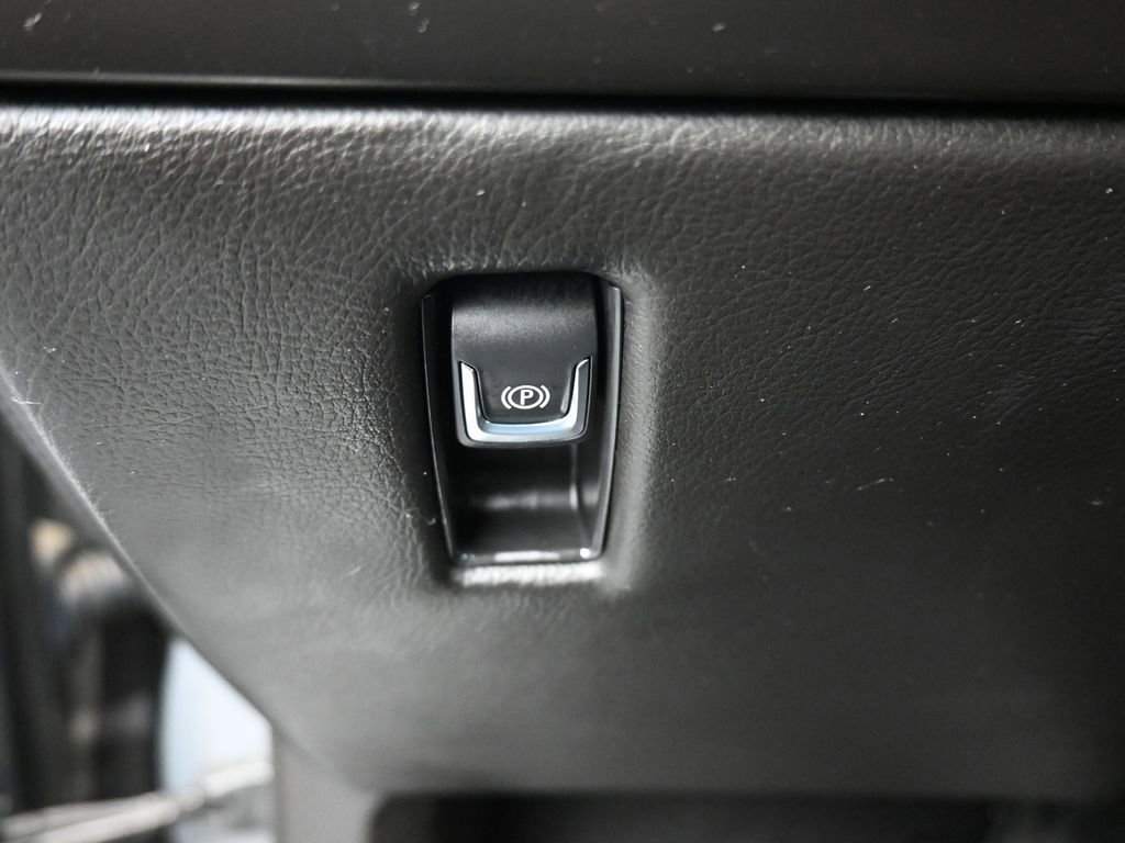 Used 2017 Cadillac Escalade Premium Luxury image 30