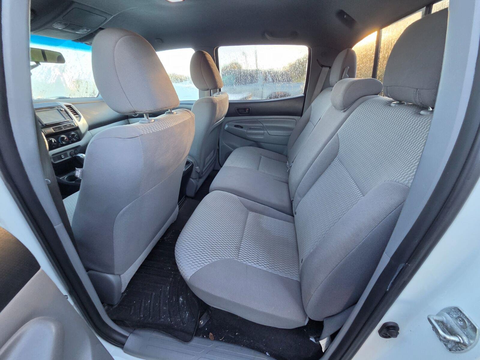 Used 2014 Toyota Tacoma PreRunner w/ SR5 Package RWD image 9