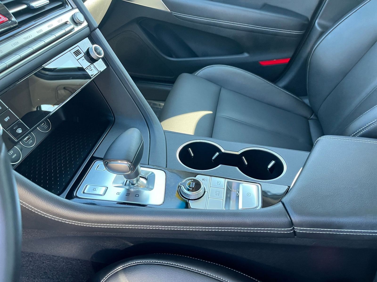 Used 2025 Genesis G70 2.5T image 41