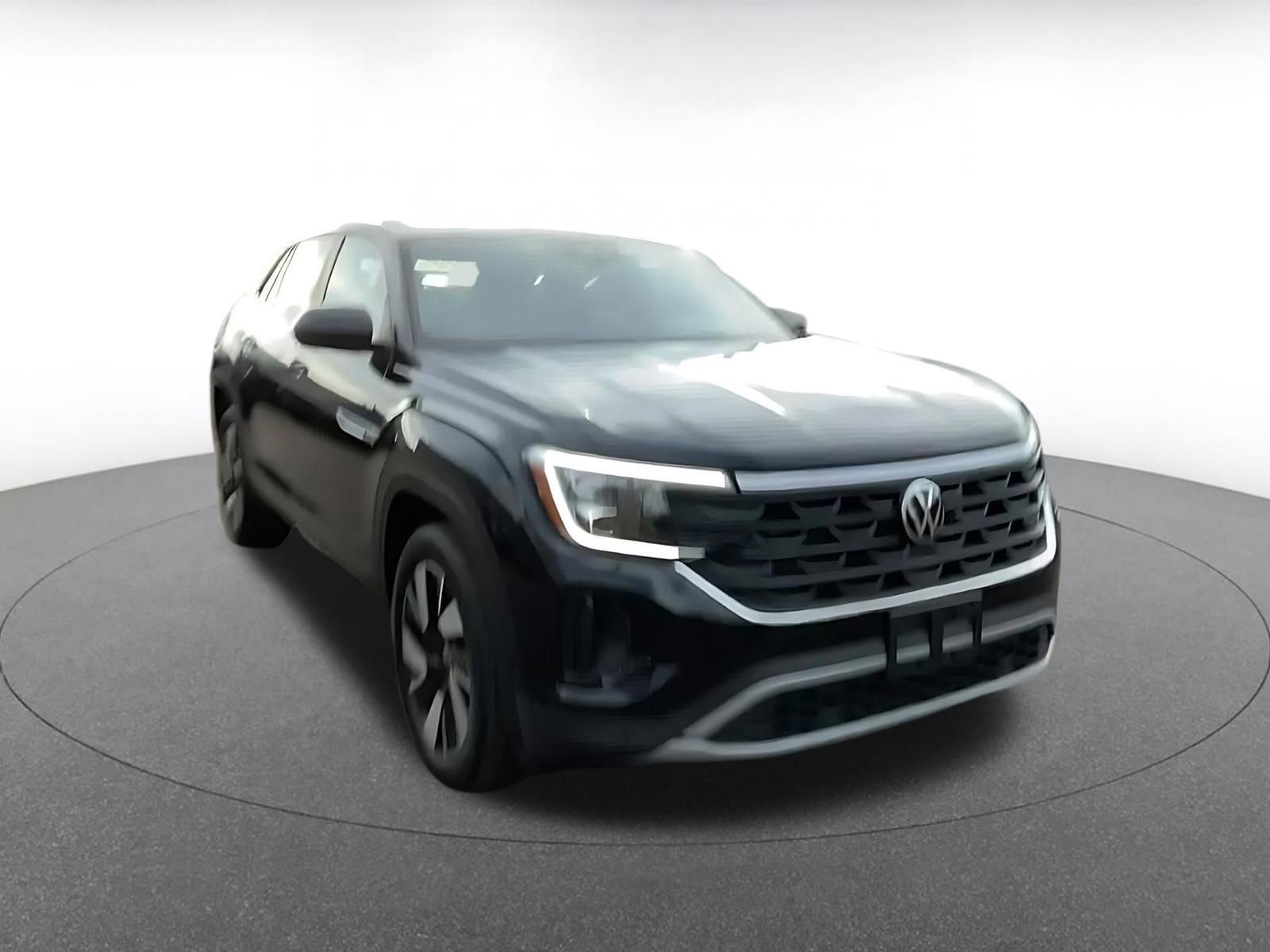 Used 2025 Volkswagen Atlas Cross Sport SE image 3