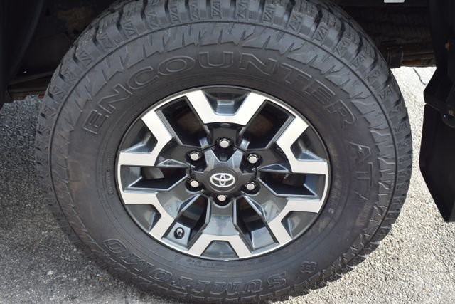 Used 2018 Toyota Tacoma TRD Off-Road w/ Technology Package AWD/4WD image 45