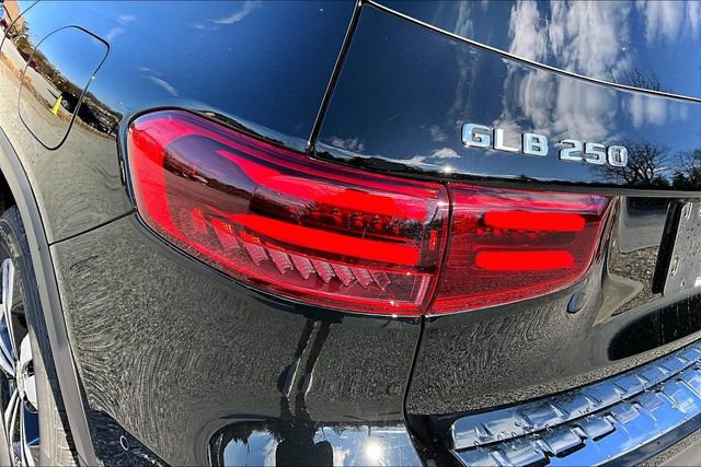 Used 2025 Mercedes-Benz GLB 250 4MATIC image 26
