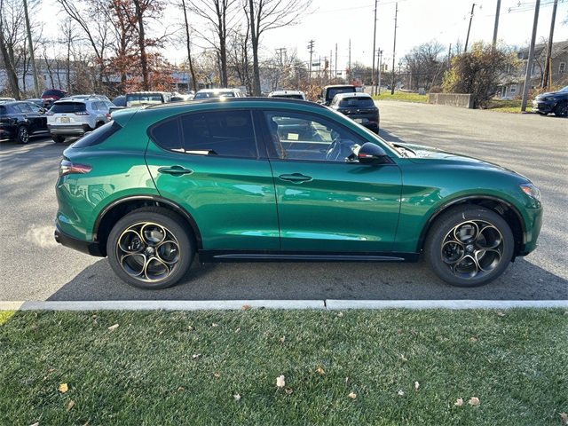 New 2025 Alfa Romeo Stelvio Sprint image 9