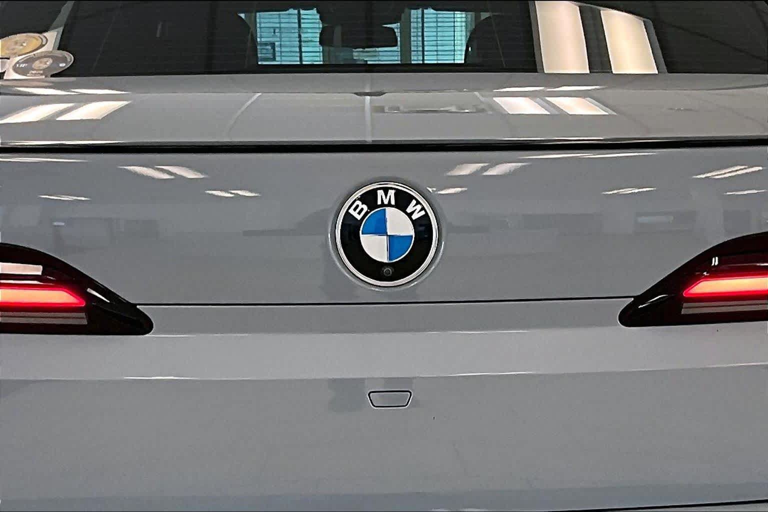 Used 2024 BMW 760i xDrive w/ Executive Package AWD/4WD image 9