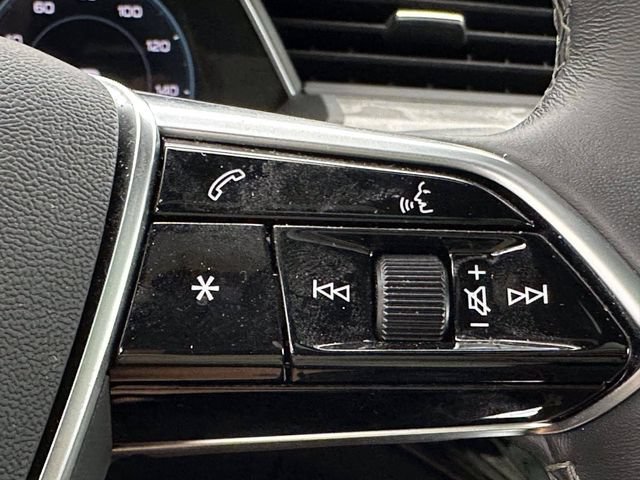 Used 2023 Audi e-tron Prestige w/ Prestige Package AWD/4WD image 28