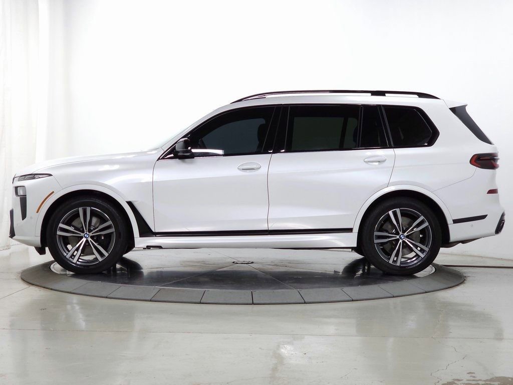 Used 2025 BMW X7 M60i w/ Climate Comfort Package image 4