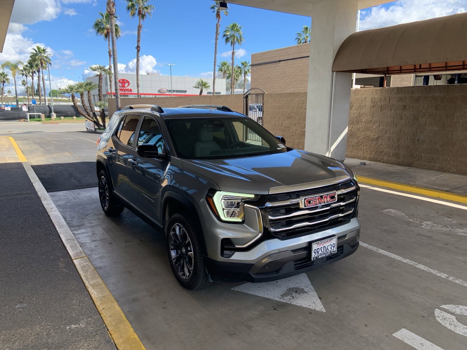 Certified 2025 GMC Terrain Elevation w/ Elevation Premium Package image 3