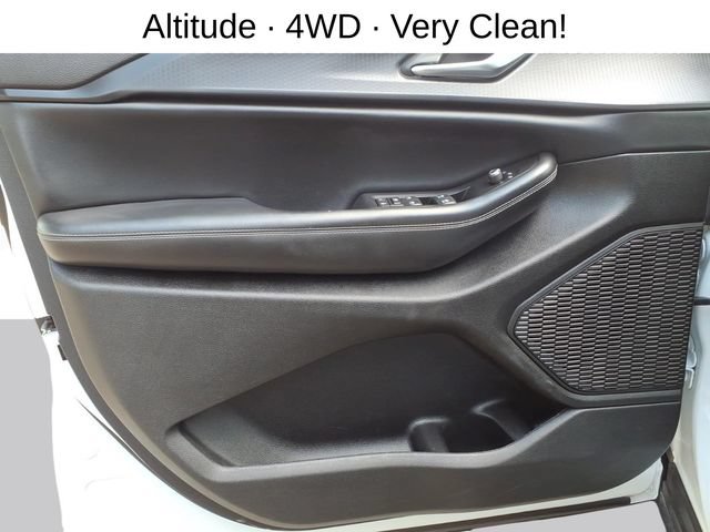 Used 2023 Jeep Grand Cherokee Altitude AWD/4WD image 10