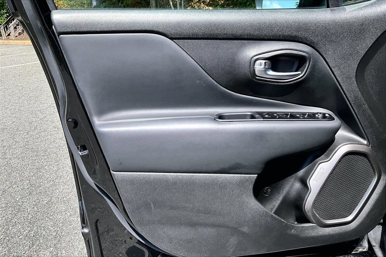 Certified 2022 Jeep Renegade Latitude AWD/4WD image 26