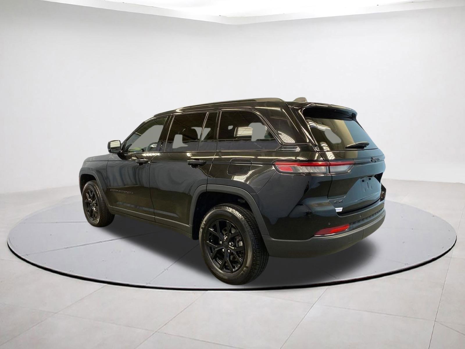 Certified 2025 Jeep Grand Cherokee Altitude AWD/4WD image 4