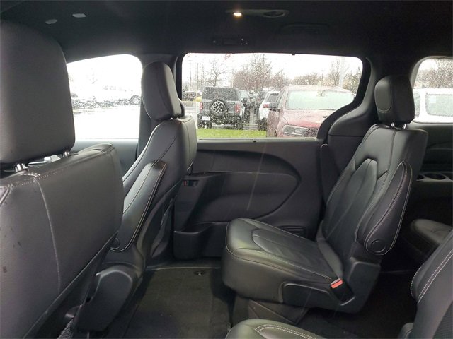Certified 2020 Chrysler Pacifica Touring-L image 9
