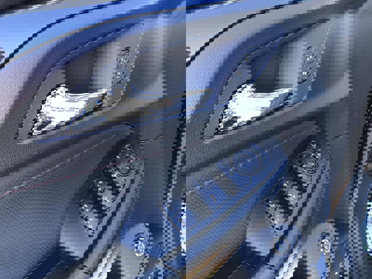 Used 2021 Chevrolet TrailBlazer RS w/ Sun and Liftgate Package image 13