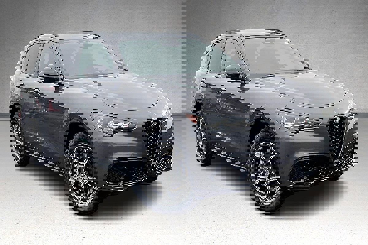 New 2025 Alfa Romeo Stelvio Sprint image 2