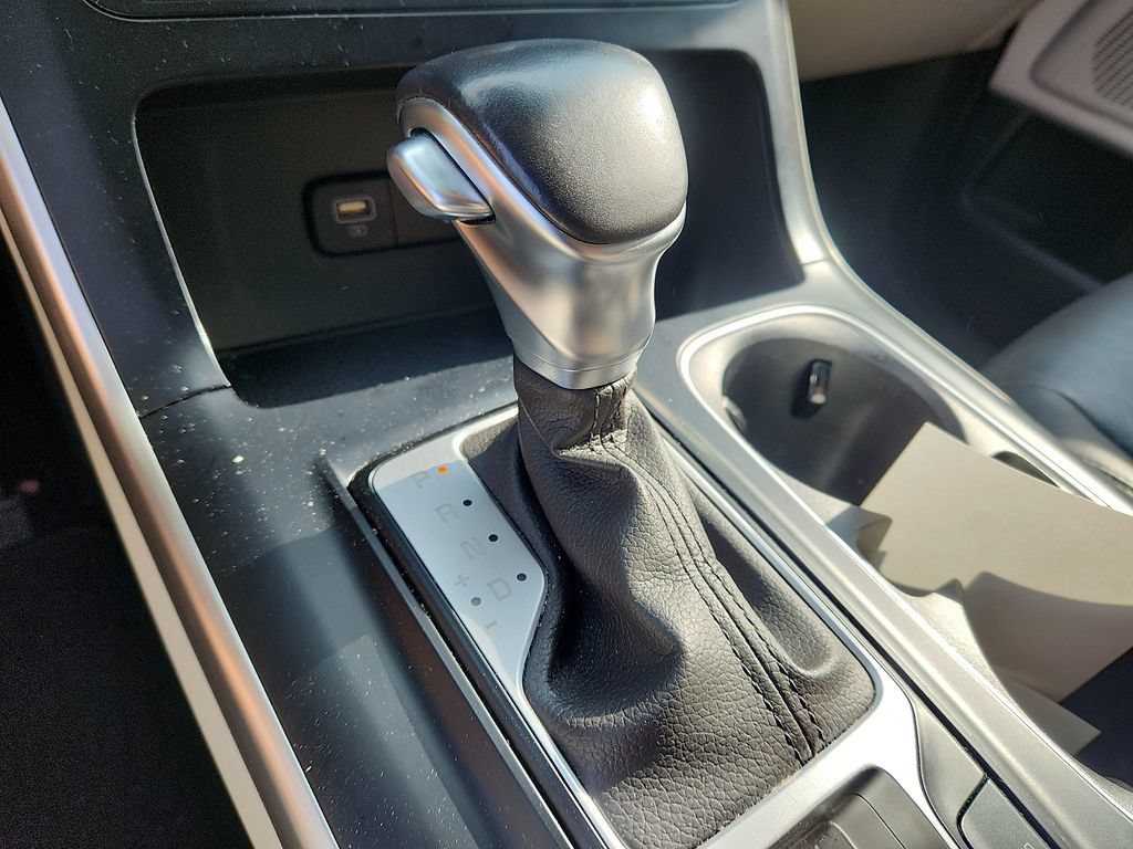 Used 2024 Kia Carnival LX FWD image 12