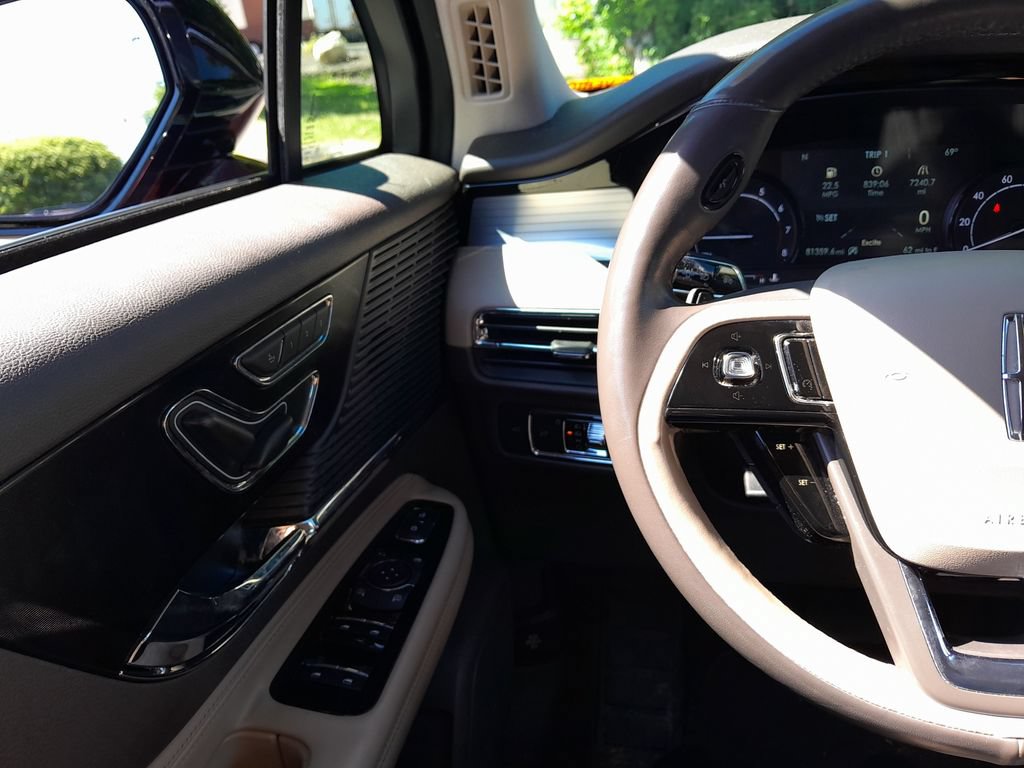 Used 2021 Lincoln Corsair AWD w/ Premium Package image 17