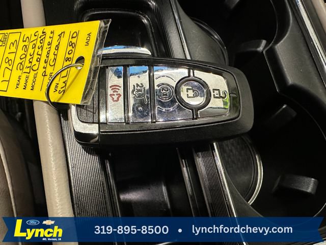 Used 2025 Lincoln Corsair AWD image 19