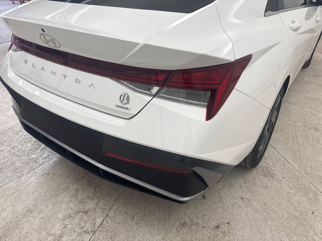 Used 2025 Hyundai Elantra Limited FWD image 19