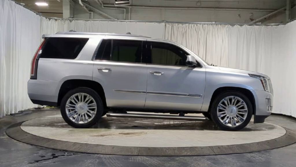 Used 2015 Cadillac Escalade Platinum image 11